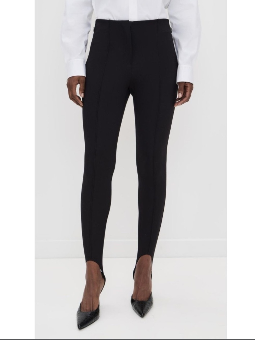 ☕️Theory slim stirrup pants in black☕️